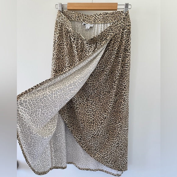 Front split, animal print casual midi high low skirt. - Picture 2 of 5